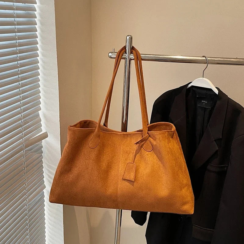Elegant Suede Shoulder Bag - Stylish Bucket Handbag with Spacious Storage & Versatile Underarm Tote Design