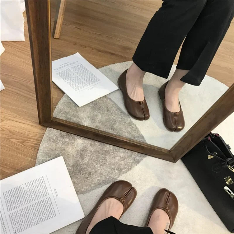 2026 Women’s Split-Toe Tabi Flats – Soft Leather Slip-On Ballet Shoes, Comfortable Casual Everyday Flat Shoes for Ladies