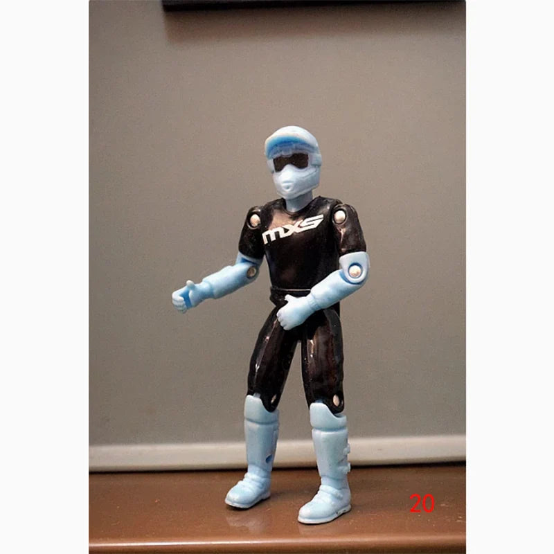 3.75-Inch Male Soldier Motorcycle Driver Figure – 1:18 Scale Off-Road Racer Collectible Model & Static Ornament
