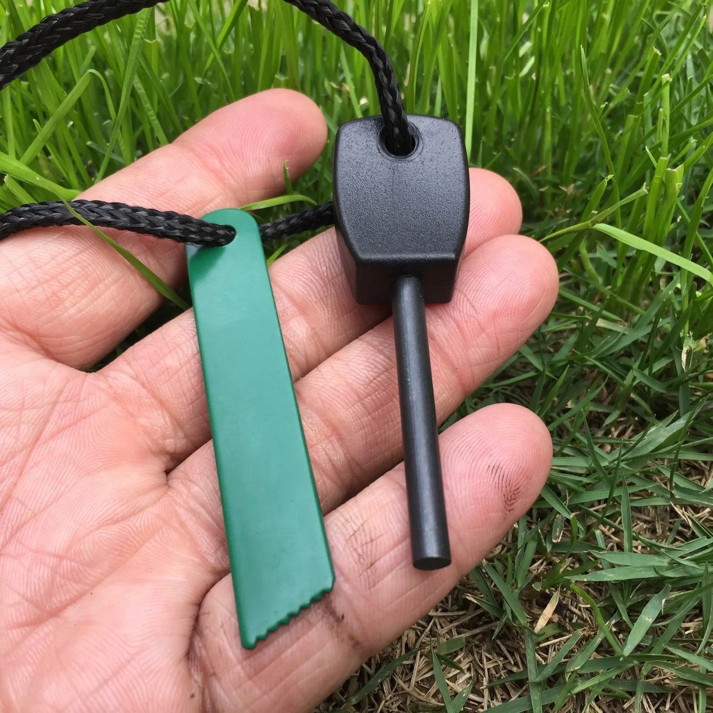 Mini Waterproof Flint Fire Starter – Magnesium Survival Tool for Camping & Outdoor Use