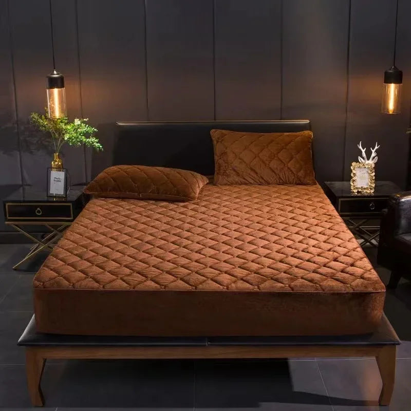 Plush Quilted Mattress Cover - Thick Warm Crystal Velvet Fitted Bed Sheet for Queen & King Beds, Pillowcase Not Included