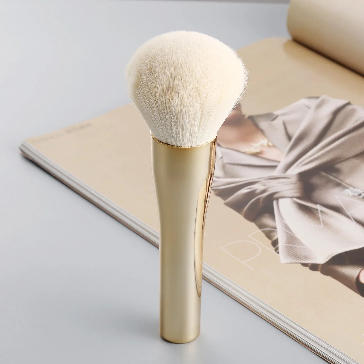 Professional Large Single Powder Brush β High-Quality Makeup Tool