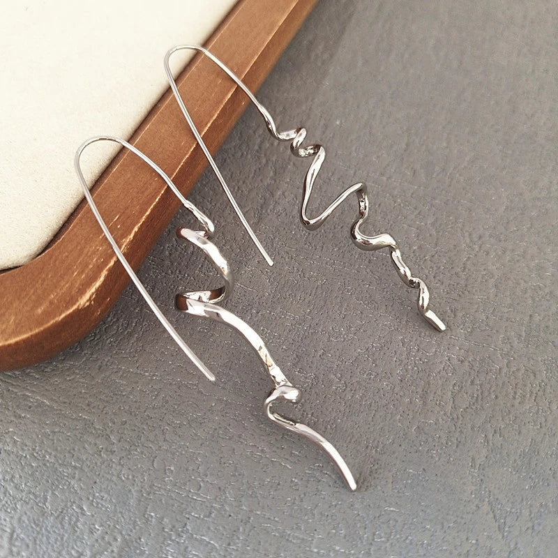 Abstract 3D Design Earrings – Cool & Handsome Fashion Women’s Retro Exquisite Ear Hanging Jewelry Accessories