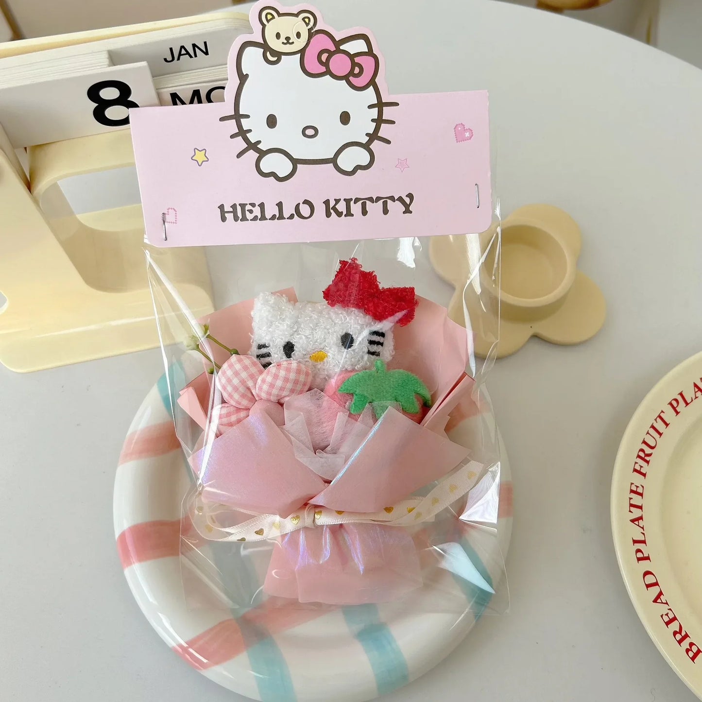 Sanrio Mini Doll Bouquet – Hello Kitty, Kuromi & Melody Plush Dolls Holding Flowers, Kawaii Valentine & Birthday Gift for Friends