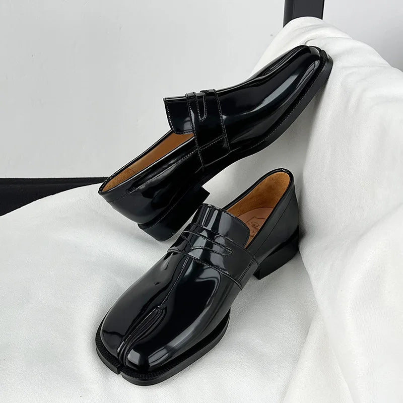 Women’s Black Tabi Shoes — Split Toe Flats with Thin Sole, Casual Loafers, Fashionable Footwear