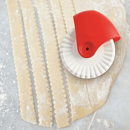 Deluxe Pastry Lattice Cutter Tool - Plastic Rolling Pin Wheel for Easy DIY Cake Decorating and Embossing - Essential Kitchen Gadget for Home Bakers