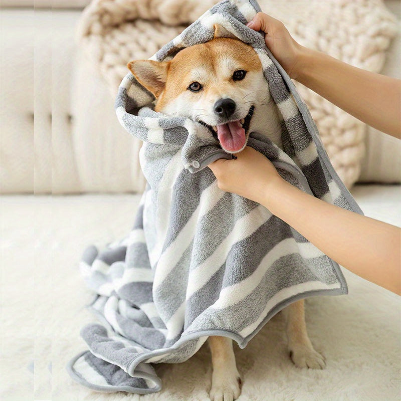 RapidDry Super Absorbent Pet Towel - Quick Drying, Two-Color Options, Ideal for Bath Time, Swimming, and Beach Fun with Your Furry Friend