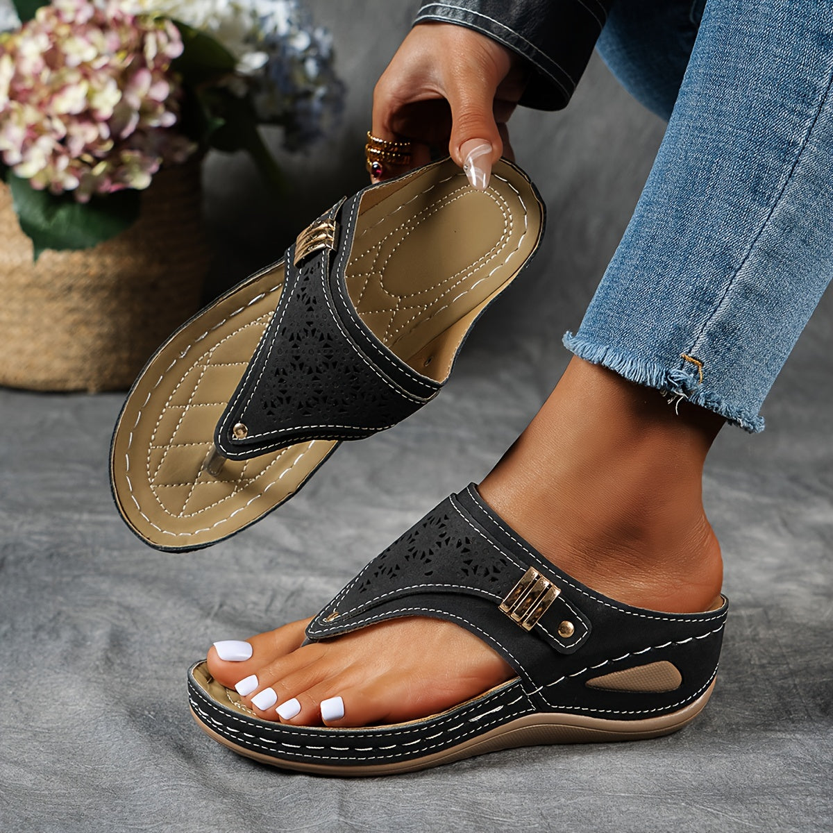 Trendy Solid Color Mesh Sports Sandals – Breathable, Non-Slip Flip Flops, Wear-Resistant, Casual Open Toe Beach Slippers