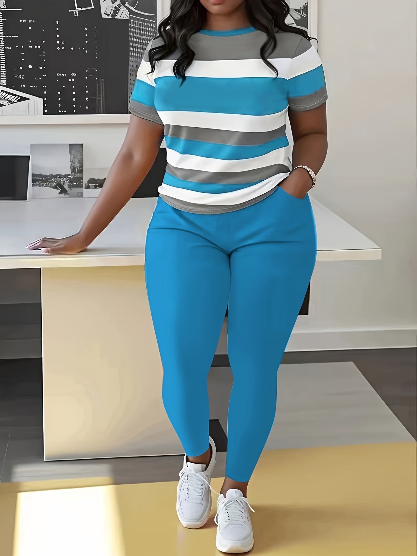 Plus Size Women's Casual Lash Set - Crew Neck Short Sleeve Top and Pocket Pants - Medium Stretch, Random Print, Machine Washable - Daily and Casual Outfit