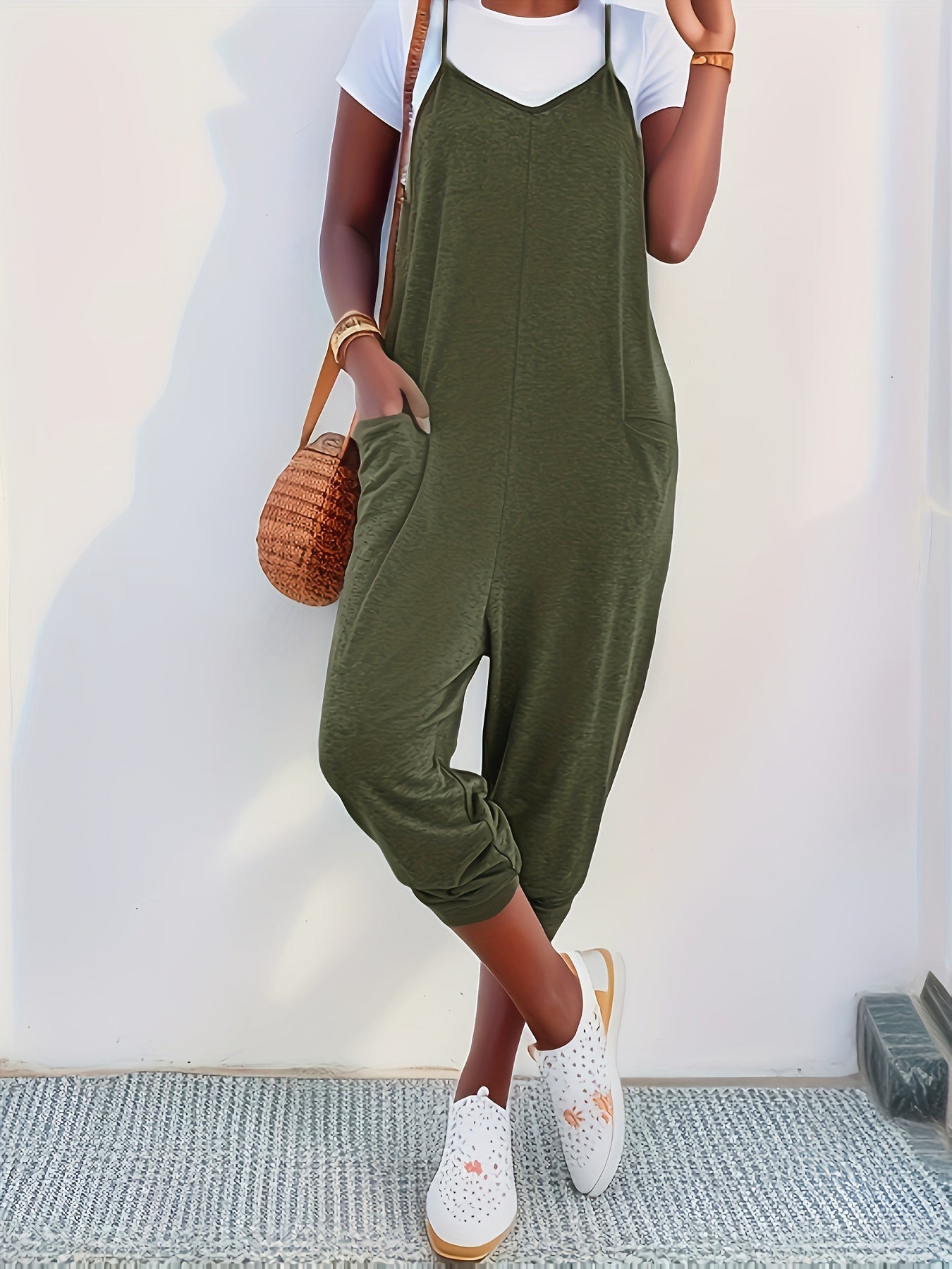 Solid Patched Pockets Overall Jumpsuit – Versatile V-Neck Design for Spring and Summer – Women’s Clothing