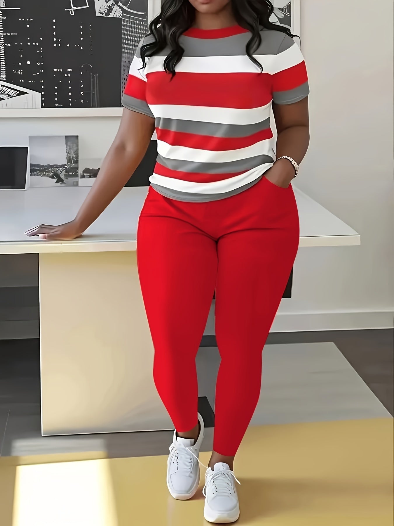 Plus Size Women's Casual Lash Set - Crew Neck Short Sleeve Top and Pocket Pants - Medium Stretch, Random Print, Machine Washable - Daily and Casual Outfit