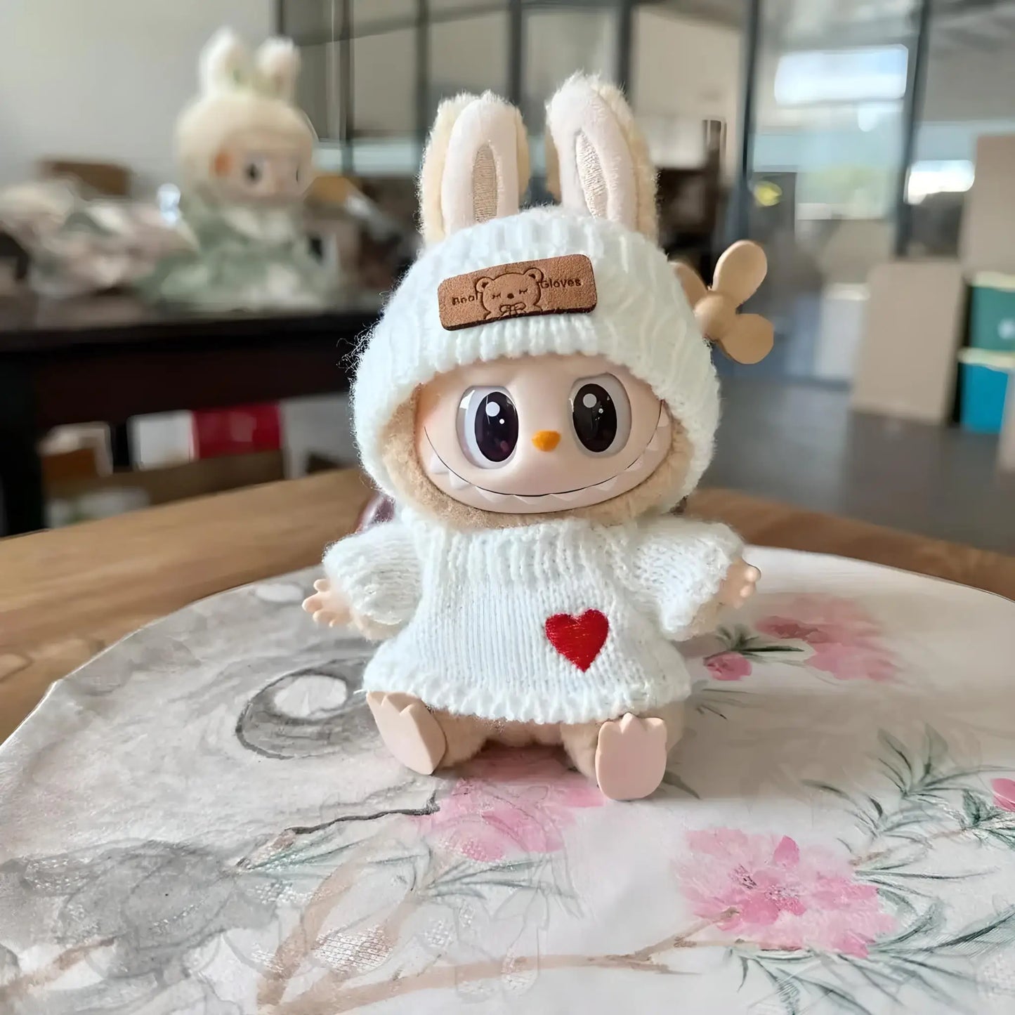 Labubu Doll Outfit Set – 17cm Bear Label Hat & Love Sweater, Cute Little Clothes for Decoration
