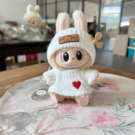 Labubu Doll Outfit Set – 17cm Bear Label Hat & Love Sweater, Cute Little Clothes for Decoration