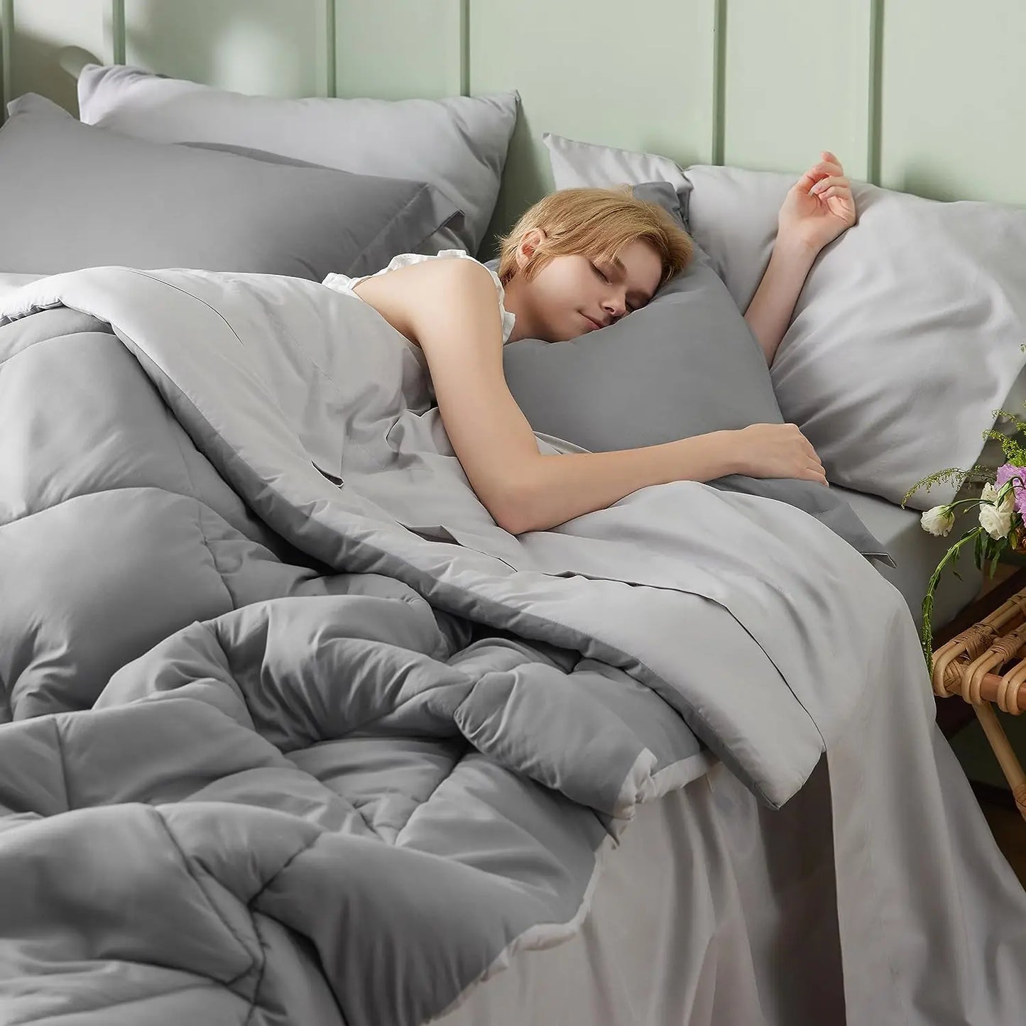 Bedsure Reversible Comforter Set – Queen Bed-in-a-Bag with Sheets & Pillowcases, Twin to King Size