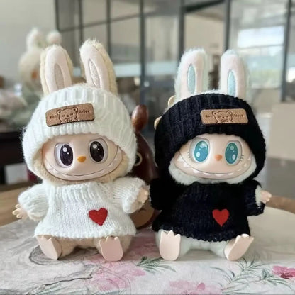 Labubu Doll Outfit Set – 17cm Bear Label Hat & Love Sweater, Cute Little Clothes for Decoration