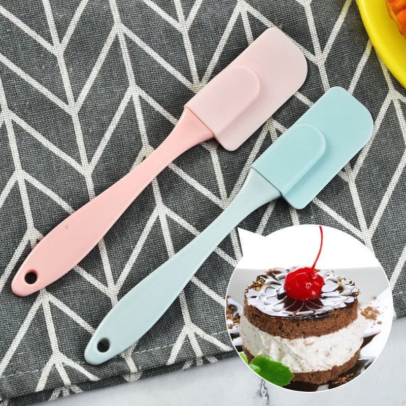 3Pcs Non-Stick Silicone Cream Scraper Set: Bread Cake Butter Spatula Mixer & Oil Brush - Kitchen Baking Tool with PP Handle