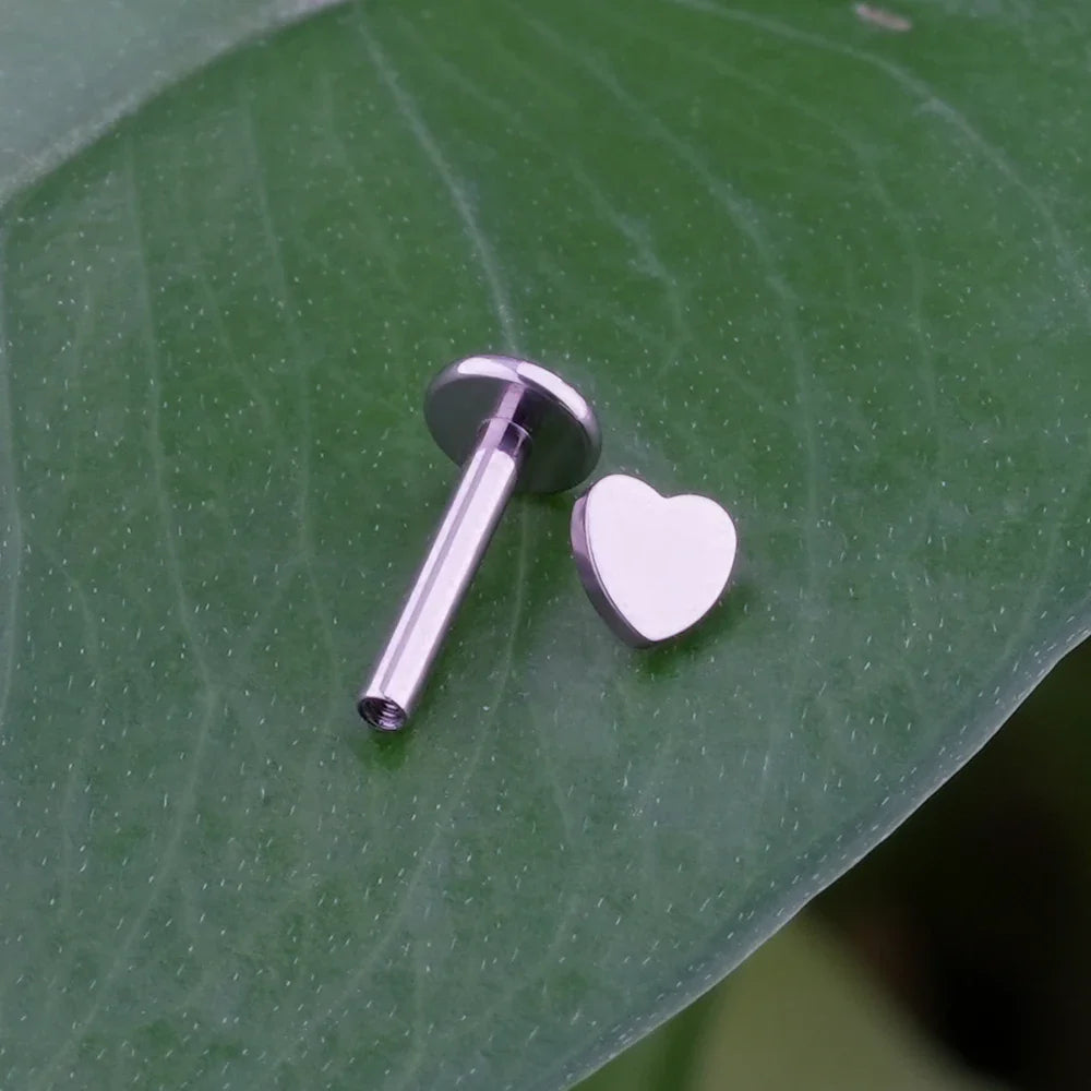 5pcs ASTM F136 Titanium Heart & Round Labret Piercing Set – Flat Monroe Lip Rings for Cartilage, Helix & Tragus Piercings
