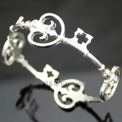 Victorian Skeleton Key Bracelet - Vintage Unisex Punk Cuff Bangle with Gothic Charm Design