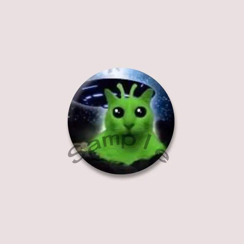 Cute Green Alien Cat Round Badge – Funny Cartoon Animal Brooch Pin for Backpack, Lapel & Gifts