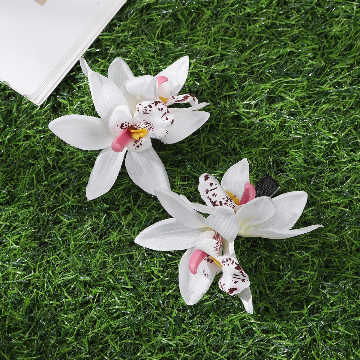 Simulated Orchid Flower Hairpins – White & Pink Hair Clips for Women, Summer Travel Seaside Fashion Headwear