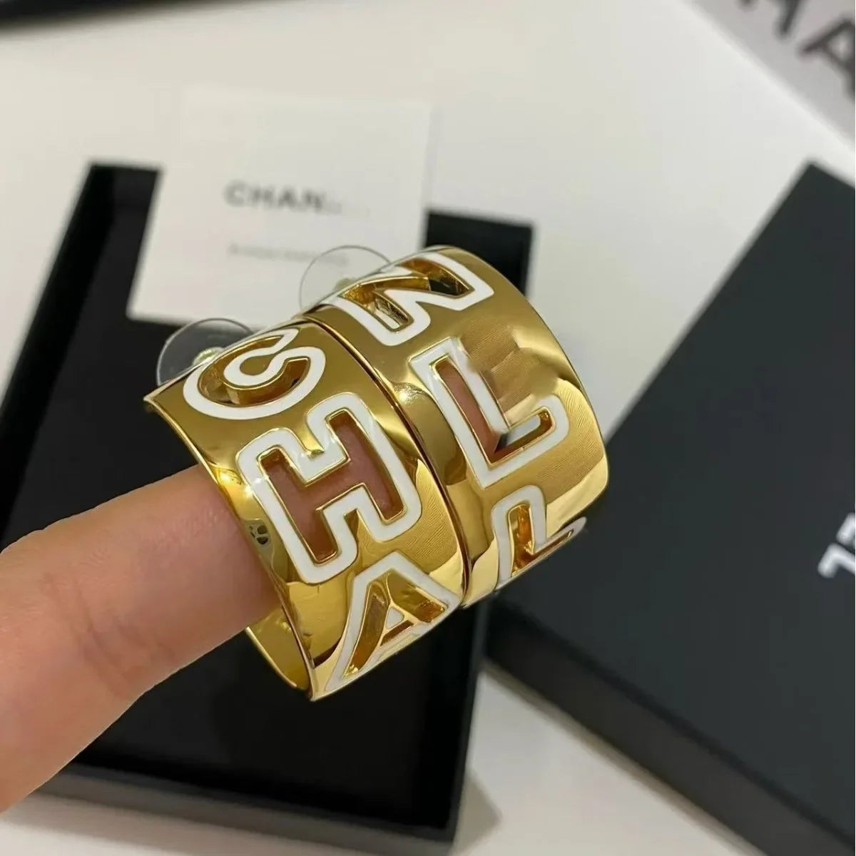 Gold Enamel Hollow Narrow Bracelet & Colorful Earrings Set — Classic Fashion, Lightweight Alloy Jewelry with Luxury Look