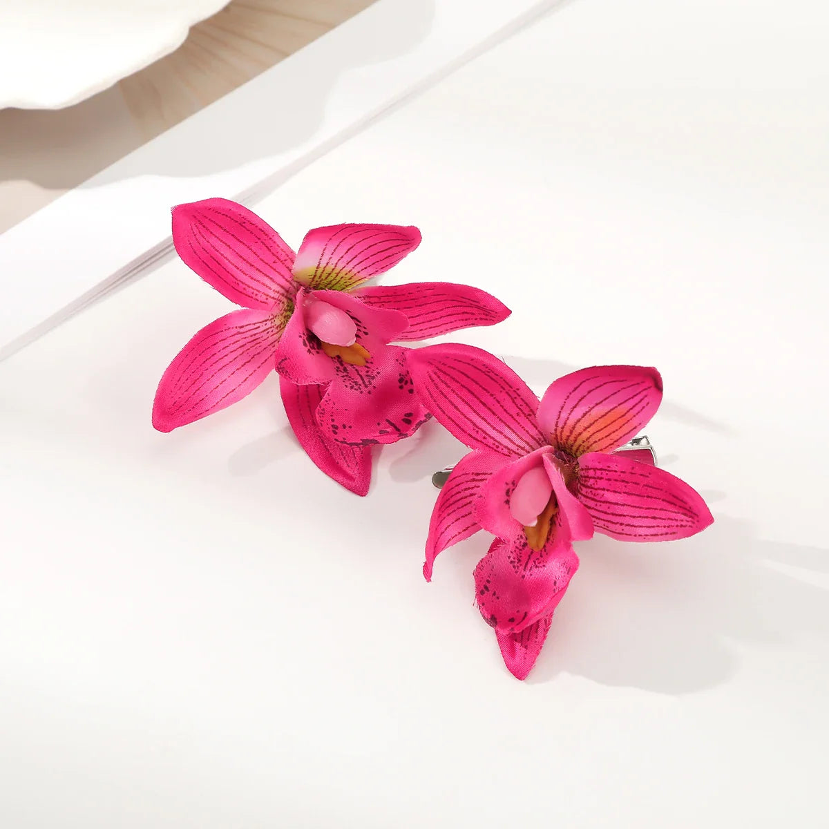 Simulated Orchid Flower Hairpins – White & Pink Hair Clips for Women, Summer Travel Seaside Fashion Headwear