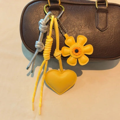 Vintage Leather Flower Heart Bag Charm Keychain – Handmade Boho Tassel Pendant for Tote Bags, Aesthetic Fashion Accessory for Women & Girls