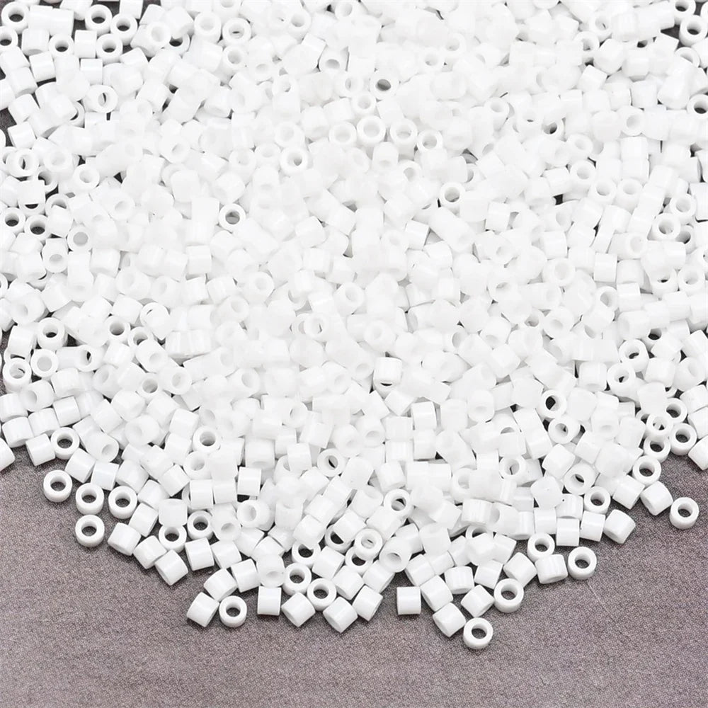 1000Pcs 1.6x1.3mm Japan Glass Seed Beads 11/0 – Cylindrical Loose Beads for DIY Statement Jewelry Making (5g Pack)
