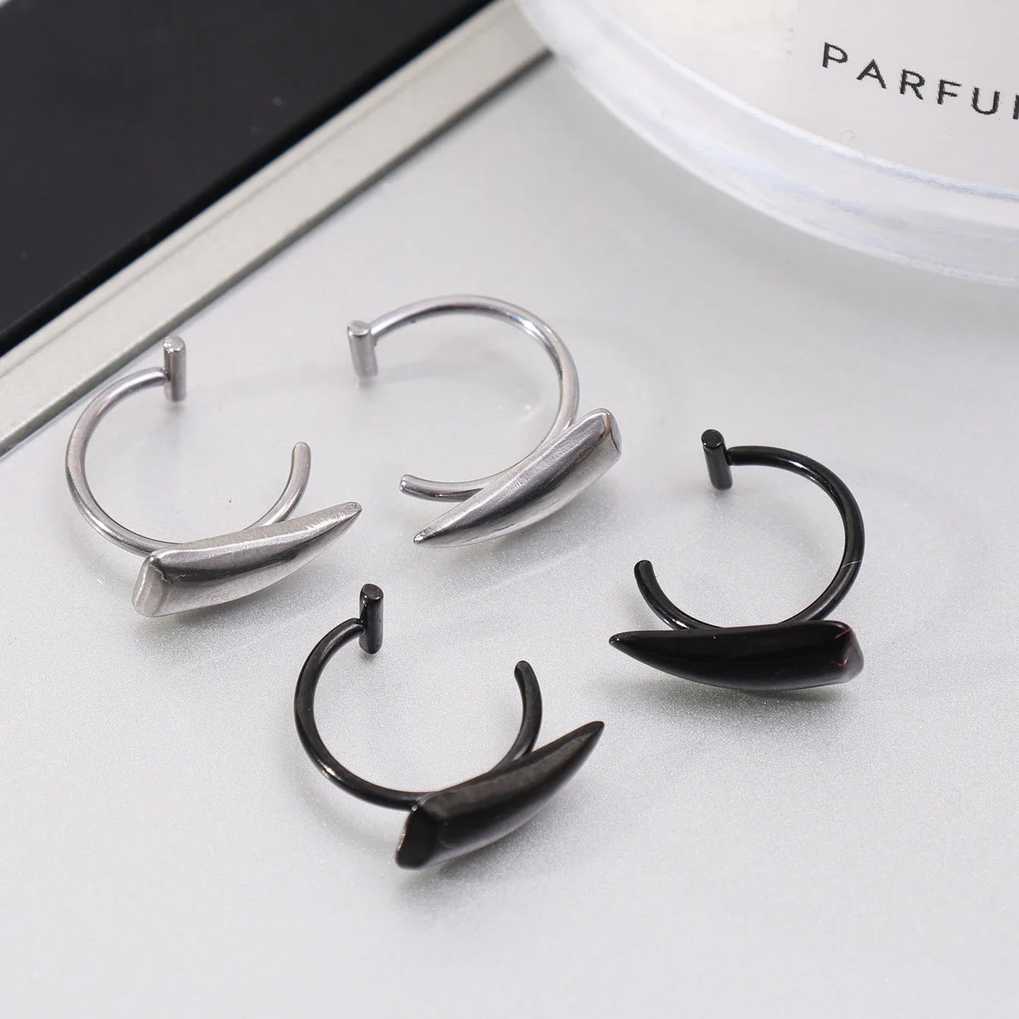 Stainless Steel Sharp Teeth Fake Lip Ring – Personalized Punk Gothic Body Jewelry for Women