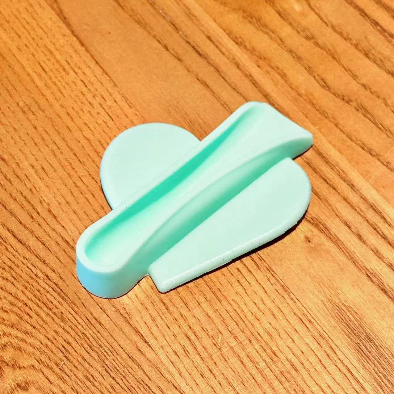 Flexible TPU Heart Lipstick Clip – Anti-Slip Reusable Holder for Lip Balm & Phone Case, Eco-Friendly Skin-Safe Jewelry Gift