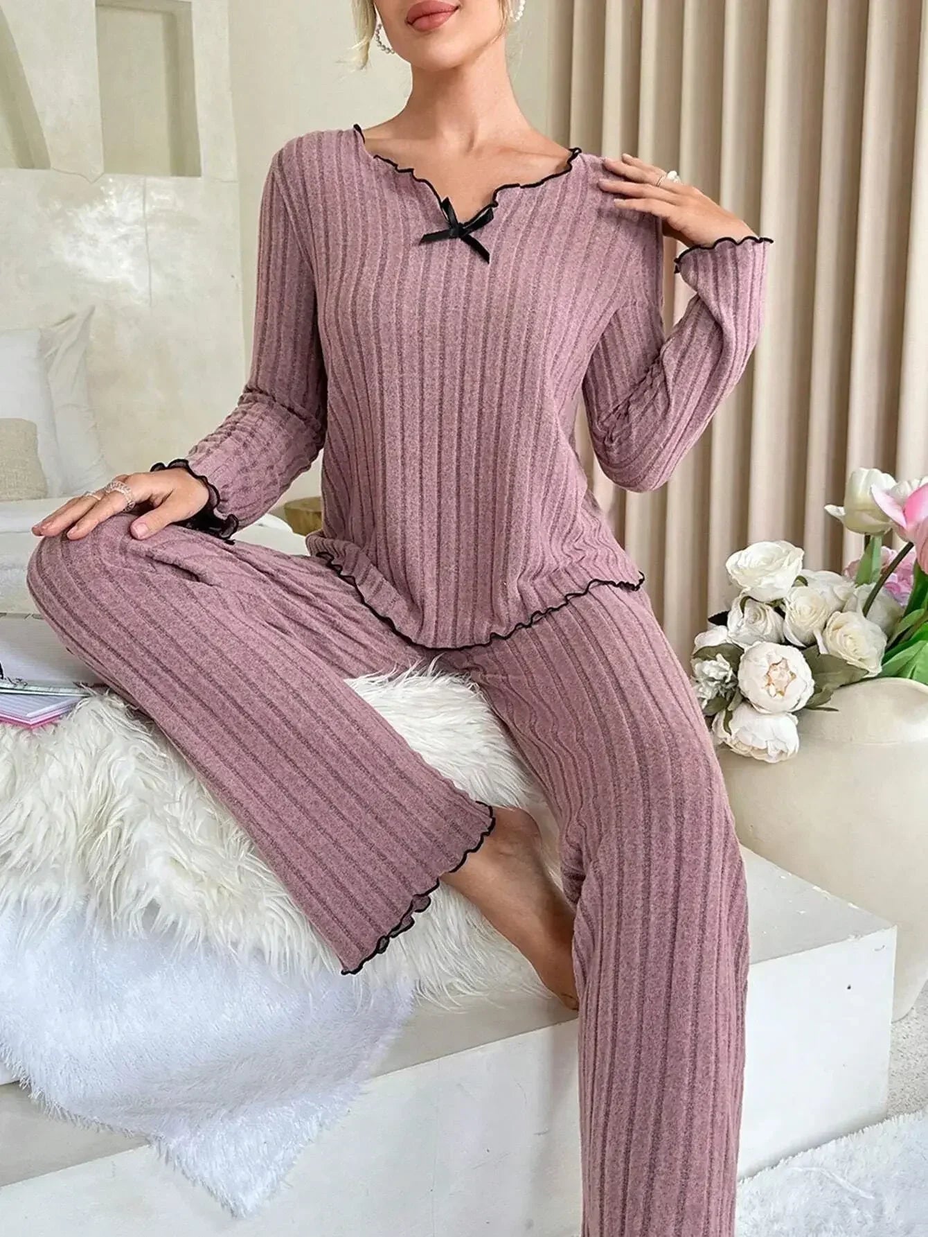 Women’s Autumn & Winter Plush Pajama Set – Warm Long-Sleeve Top and Trousers, Casual 2-Piece Homewear Loungewear