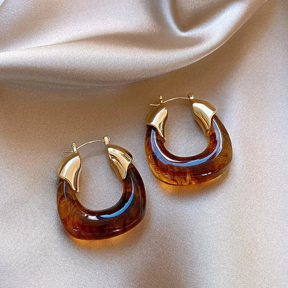 Retro Brown Resin U-Shaped Hoop Earrings — European & American Geometric Earrings for Women, Simple Fashion Jewelry Gift