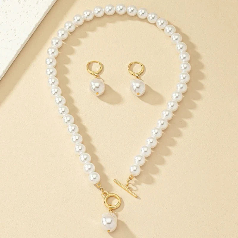 Women's Imitation Pearl Jewelry Set - Personalized Pendant Necklace & Earrings for Elegant Holiday Fashion