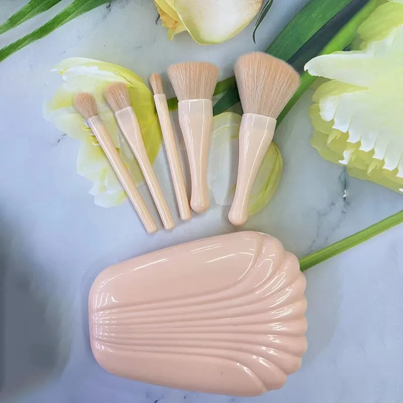 5Pcs Shell Portable Makeup Brush Set with HD Mirror - Soft Fiber Hair Beauty Tool including Lip Brush and Full Cosmetic Brush Set