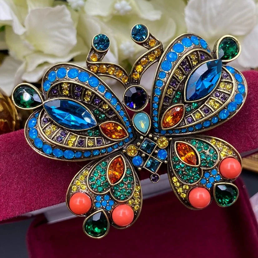 Vintage Baroque Crystal Castle Carriage Brooch – Rhinestone Clock Pin Badge for Women & Girls, Elegant Statement Jewelry