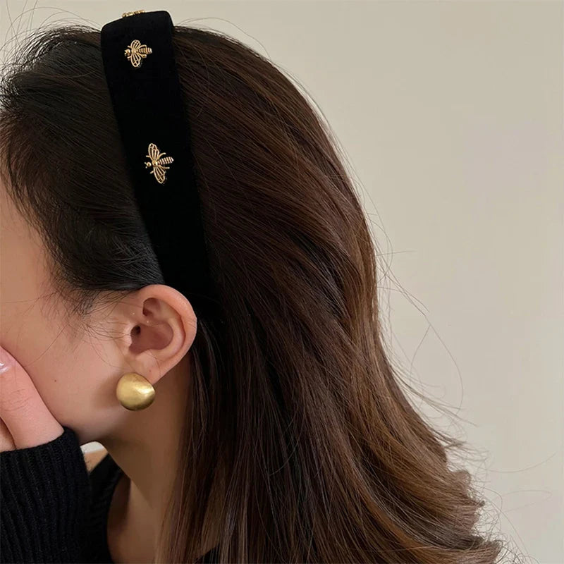 Retro Bee Wide Hair Hoop – French Fashion Headband for Women & Girls, Versatile Hair Accessory