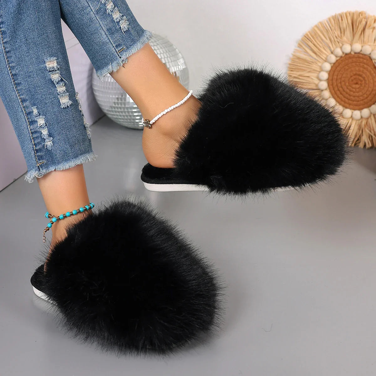 Women’s Winter Fashion Fur Slippers – Fluffy Plush Luxury Outdoor Non-Slip Flat Slides