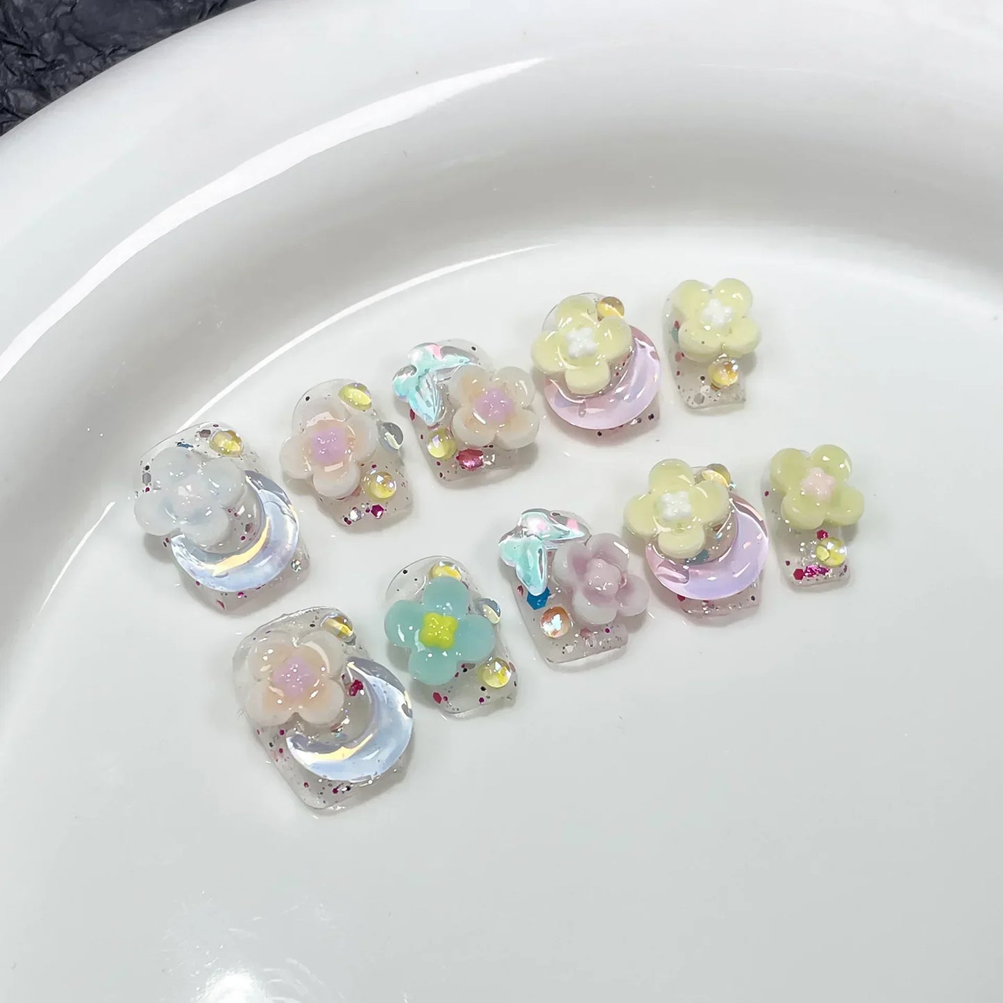 10 Pcs Pink Handmade Press-On Nails – Full Cover Bear & Heart Design with Rhinestones, Short Round Manicure Tips