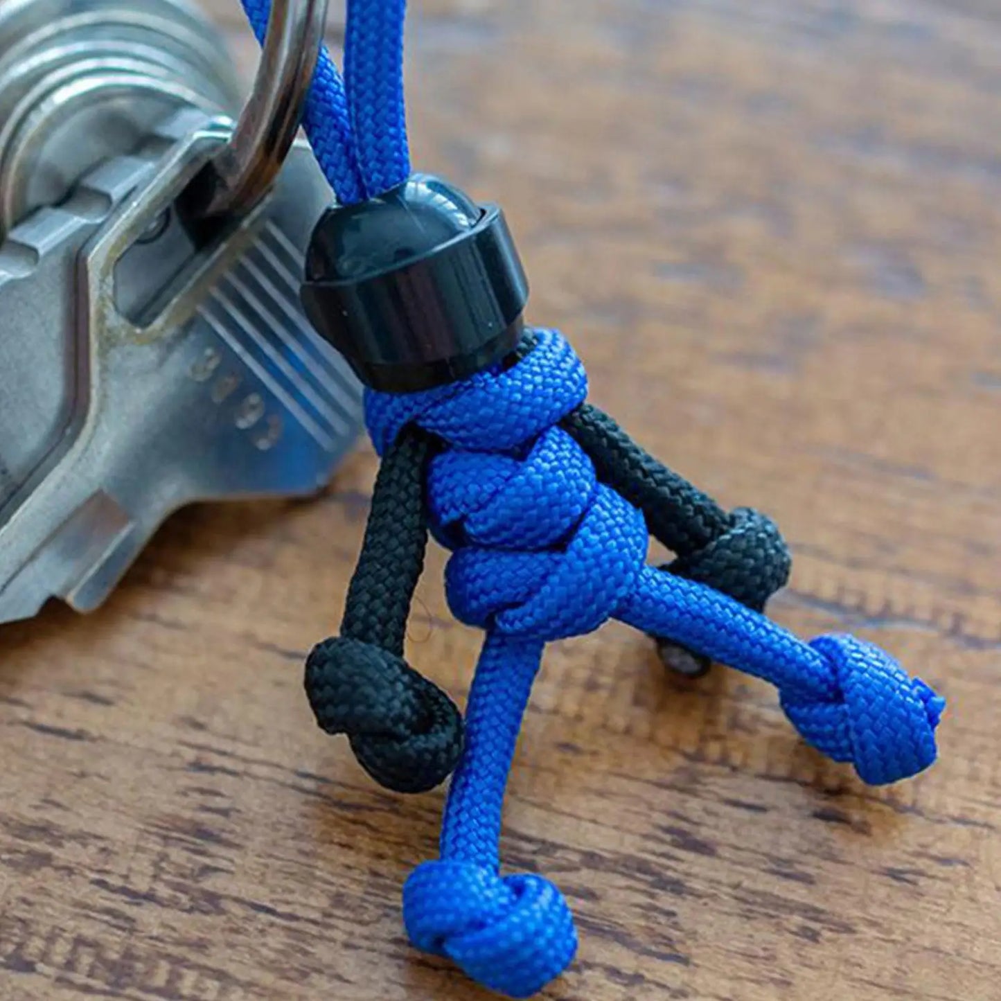 Handmade Building Block Biker Helmet Keychain – Braided Paracord Bag Pendant for Backpack & Doll Hanging
