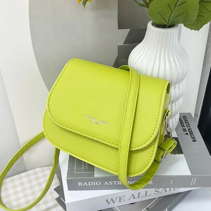 Women's Crossbody Bag – Solid Color Fashionable Retro Flipped Design, Casual and Simple Style
