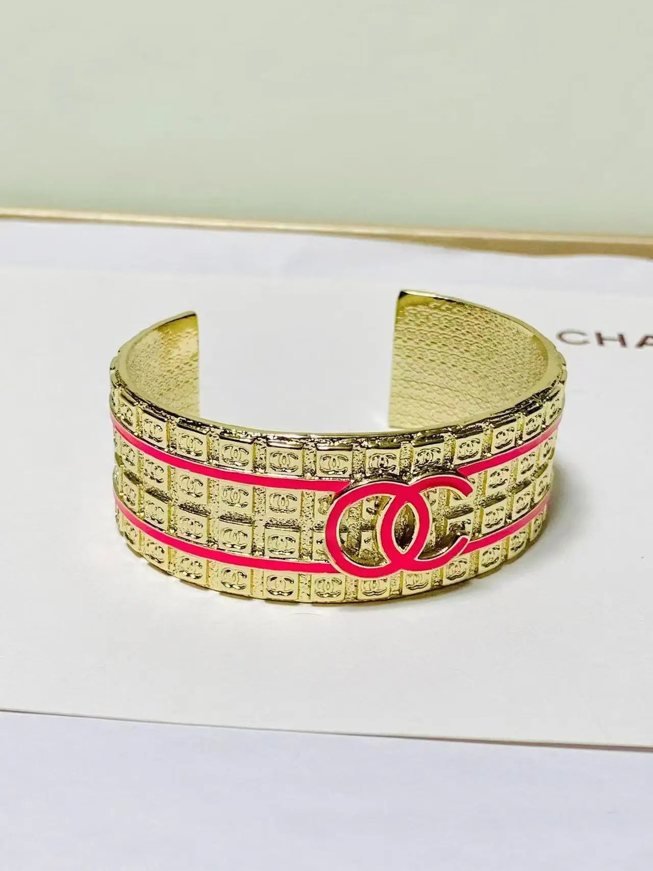 Gold Enamel Hollow Narrow Bracelet & Colorful Earrings Set — Classic Fashion, Lightweight Alloy Jewelry with Luxury Look
