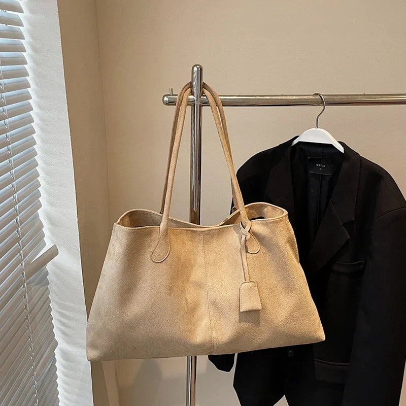 Elegant Suede Shoulder Bag - Stylish Bucket Handbag with Spacious Storage & Versatile Underarm Tote Design
