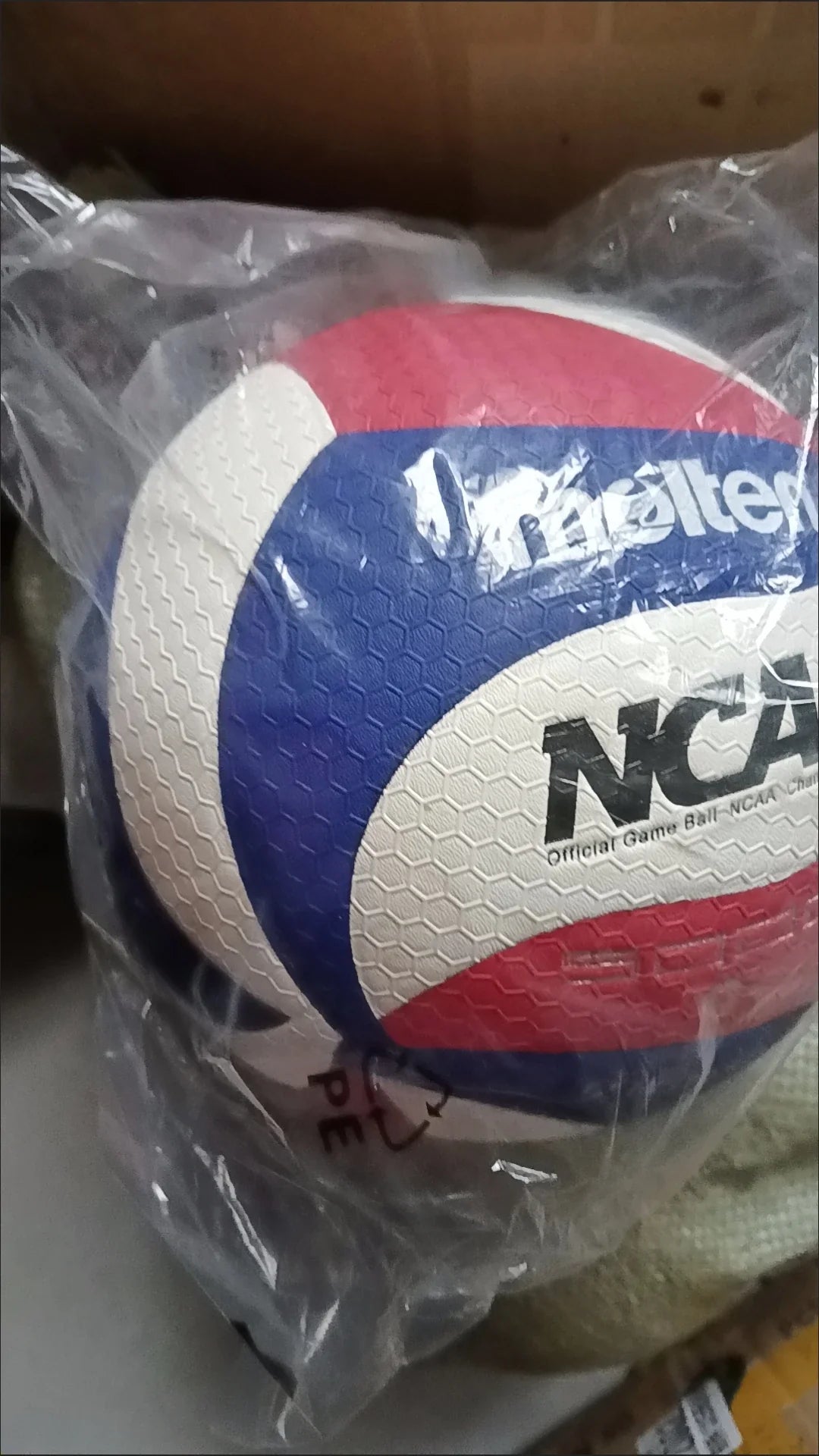 MOLTEN USA NCAA 5000 Official Game Volleyball – Championship-Approved Sports Ball