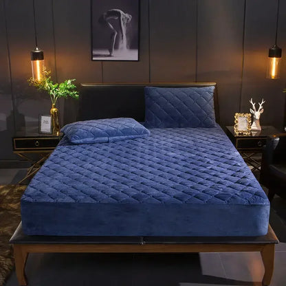 Plush Quilted Mattress Cover - Thick Warm Crystal Velvet Fitted Bed Sheet for Queen & King Beds, Pillowcase Not Included