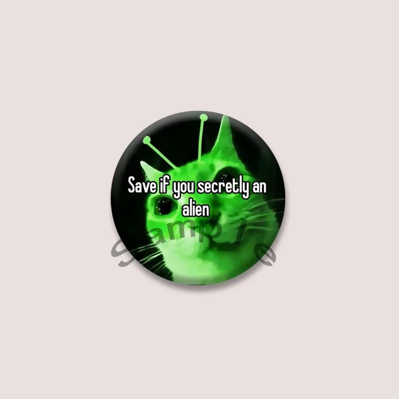 Cute Green Alien Cat Round Badge – Funny Cartoon Animal Brooch Pin for Backpack, Lapel & Gifts