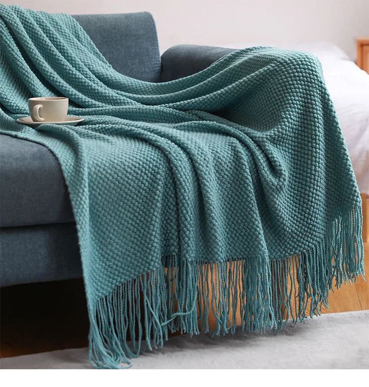 Textile City Knitted Blanket – Thick Waffle Corn Grain Embossed Throw with Tassels, Winter Warm Bedspread 130x240cm