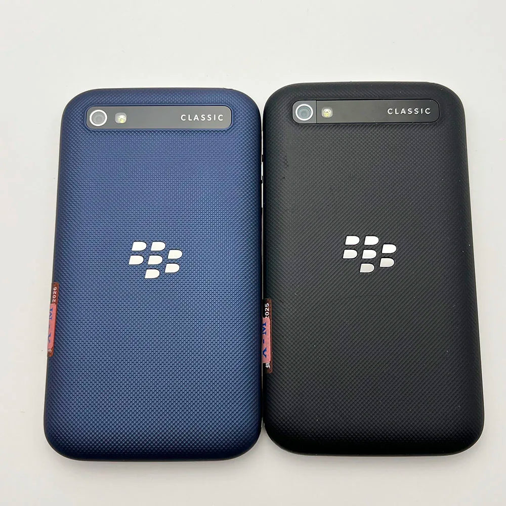 BlackBerry Classic Q20 - Unlocked 4G LTE QWERTY Keyboard Smartphone 16GB