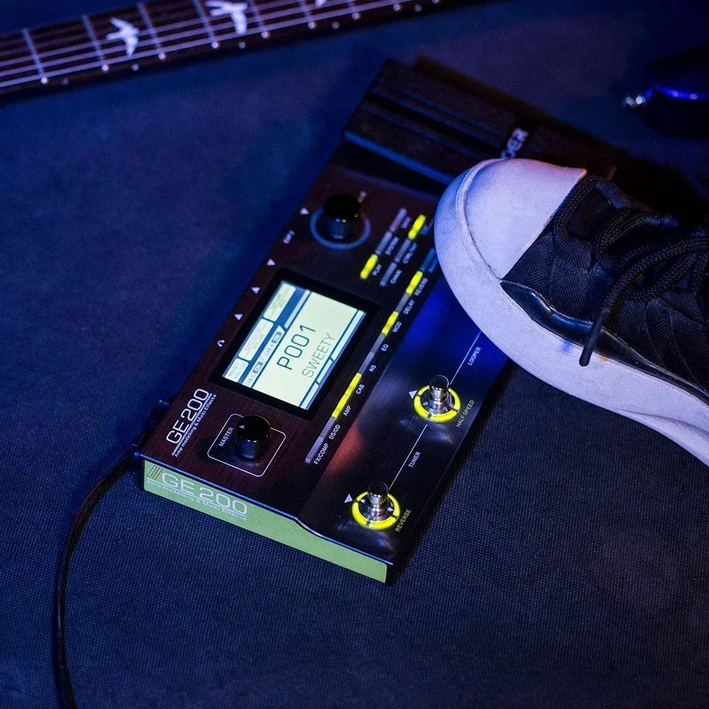 MOOER PE100 Portable Guitar Multi-Effects Processor – 39 Effects, 40 Drum Patterns & 10 Tempo Options