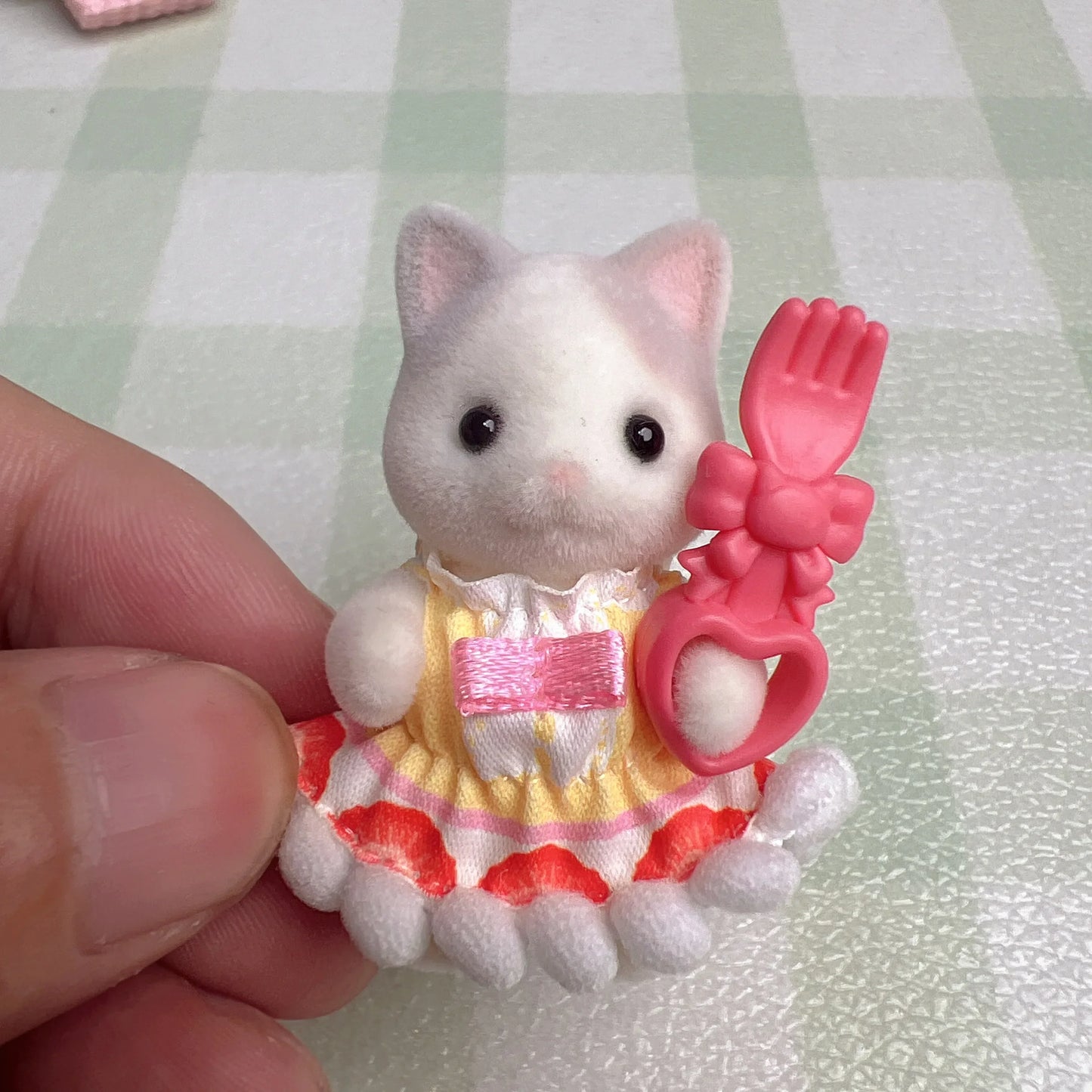 Sylvanian Families Blind Keychain Accessories – Original Mini Figures & Kids’ Toy Kitchen Set