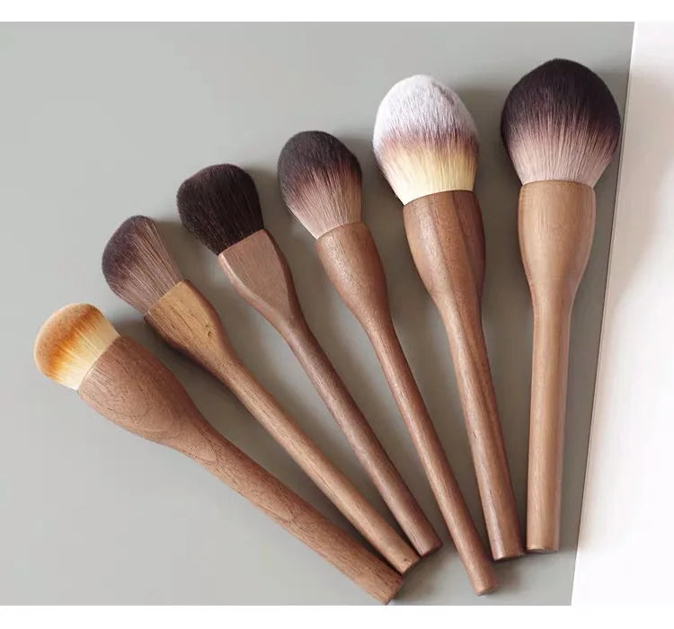 New European Vintage Wood Handle Makeup Brush – High-Quality Walnut Soft Powder, Blush & Foundation Contour Brush